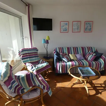 Appartement Deux Pieces Proche Et Commerces - Fr-1-328-205